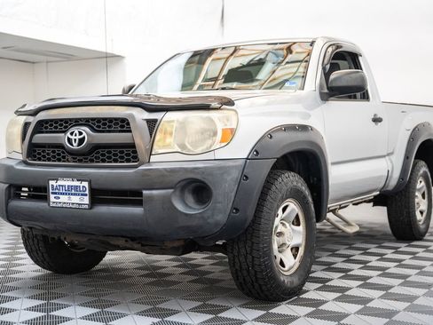 Used 2011 Toyota Tacoma 4x4 Regular Cab image 3