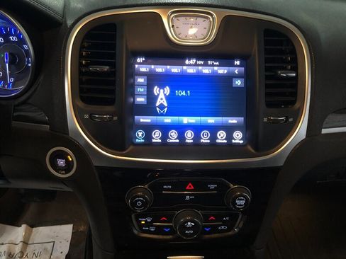 Used 2017 Chrysler 300 Limited image 13