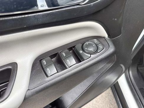 Used 2020 Chevrolet Equinox LS image 11