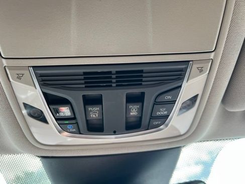 Used 2023 Acura MDX SH-AWD w/ Technology Package image 6