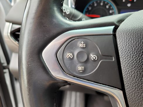 Used 2021 Chevrolet Traverse LT image 14