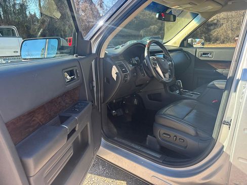 Used 2018 Ford Flex Limited image 9