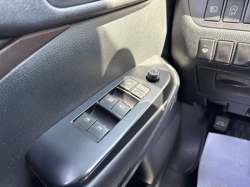 Used 2017 Toyota Highlander XLE w/ Protection Package #3 image 16