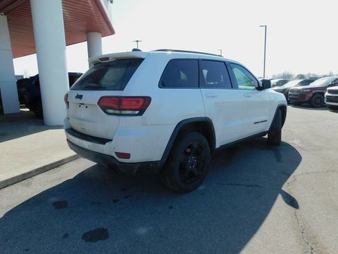 Used 2019 Jeep Grand Cherokee Laredo image 28