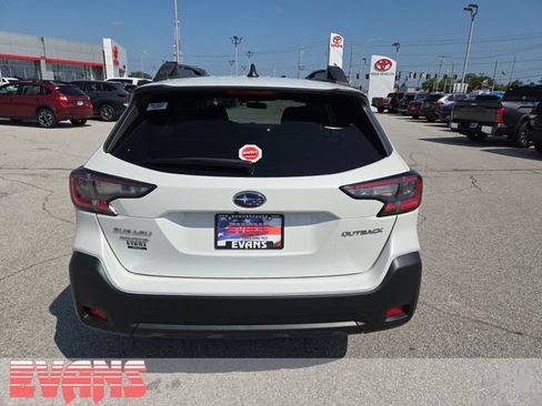 Used 2023 Subaru Outback Premium AWD/4WD image 27