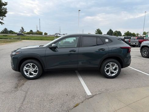 New 2026 Chevrolet Trax LS w/ LS Convenience Package FWD image 6