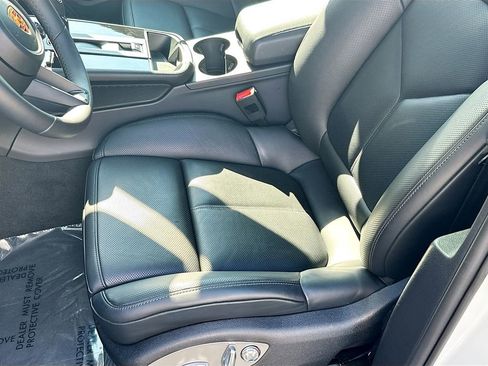 Certified 2026 Porsche Macan AWD/4WD image 22