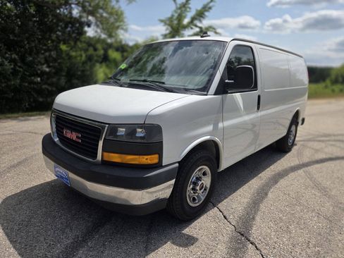 Used 2019 GMC Savana 2500 RWD image 2