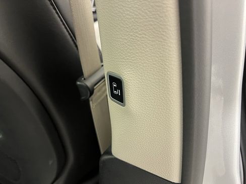 Certified 2024 Chrysler Pacifica Touring-L image 31