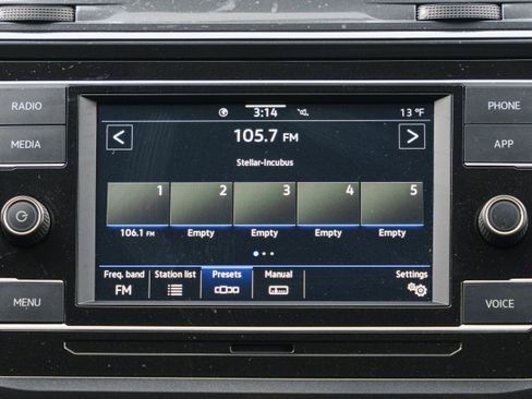 Used 2022 Volkswagen Tiguan S image 13