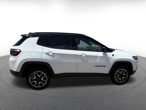 Used 2025 Jeep Compass Trailhawk AWD/4WD image 14