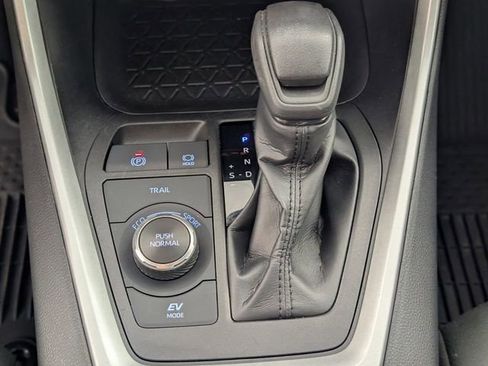 Used 2022 Toyota RAV4 LE image 20