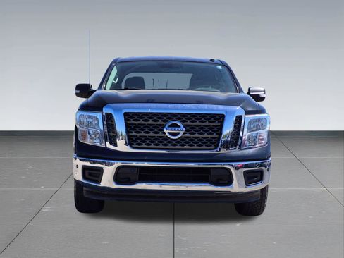 Used 2018 Nissan Titan SV w/ SV Convenience Package AWD/4WD image 9