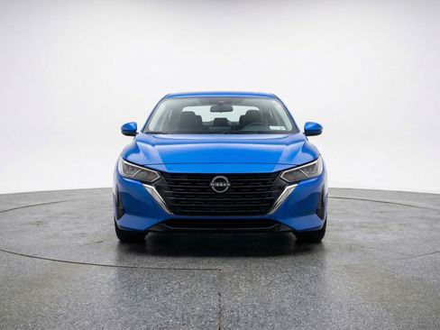 Used 2025 Nissan Sentra SV FWD image 2
