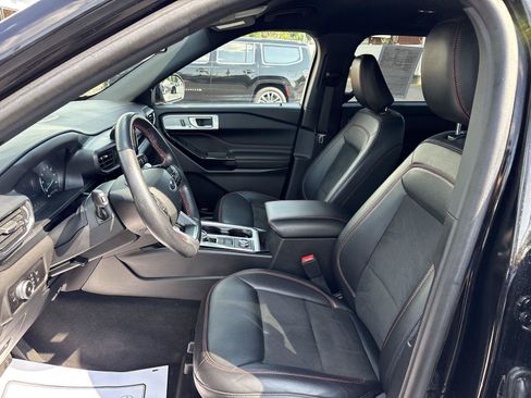 Used 2023 Ford Explorer ST-Line AWD/4WD image 9