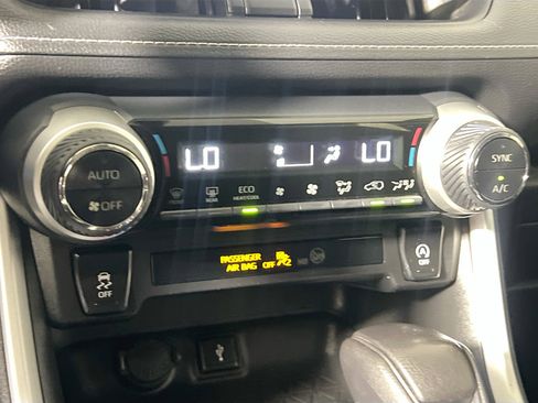 Used 2021 Toyota RAV4 XLE image 27