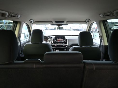 Used 2023 Nissan Pathfinder SV image 14