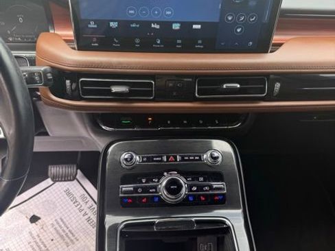 Used 2022 Lincoln Nautilus Reserve FWD image 19