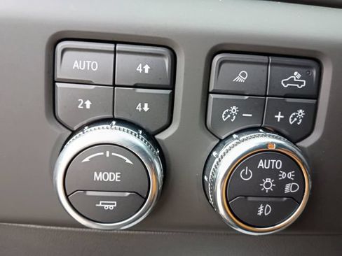 Used 2024 GMC Sierra 1500 AT4 w/ Technology Package AWD/4WD image 10