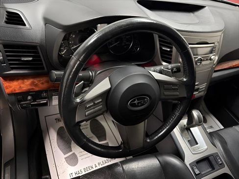 Used 2010 Subaru Outback 2.5i Limited image 18