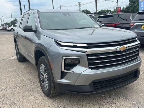 New 2026 Chevrolet Traverse LT w/ Driver Confidence Package AWD/4WD image 5
