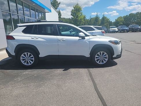 Used 2022 Toyota Corolla Cross LE image 6