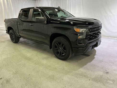 Used 2022 Chevrolet Silverado 1500 Custom image 2