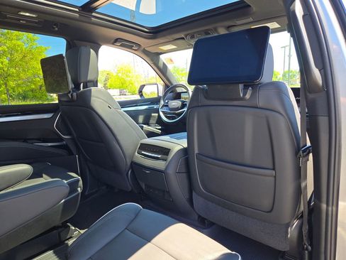 Used 2025 Cadillac Escalade Sport w/ Touring Package AWD/4WD image 11