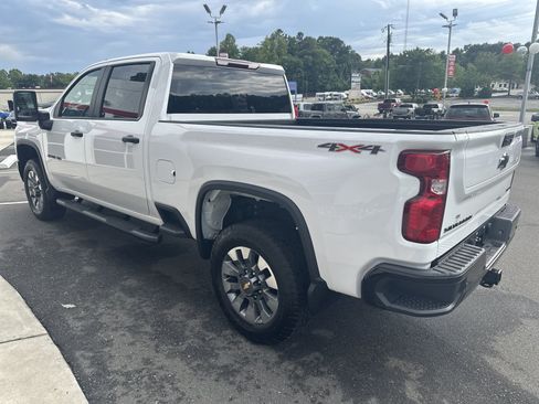 Used 2024 Chevrolet Silverado 2500 Custom w/ Custom Value Package AWD/4WD image 6