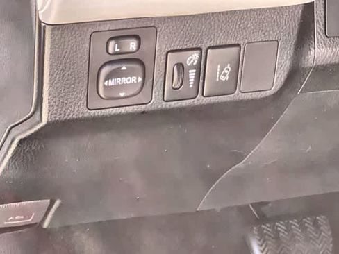 Used 2018 Toyota RAV4 XLE FWD image 29