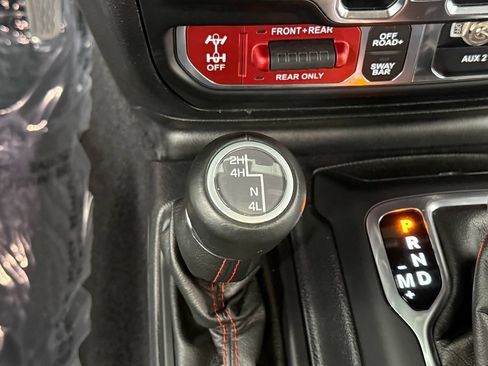 Used 2020 Jeep Gladiator Rubicon w/ Dual Top Group AWD/4WD image 28