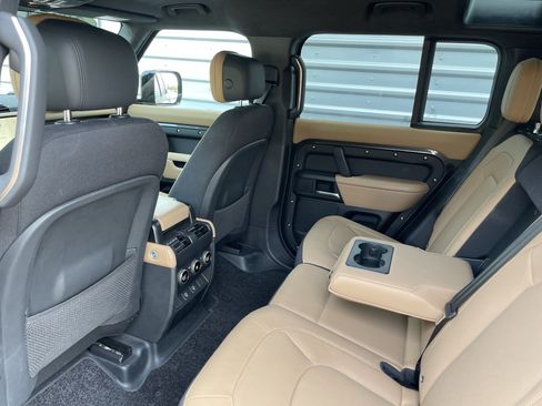 Used 2025 Land Rover Defender 110 V8 AWD/4WD image 30