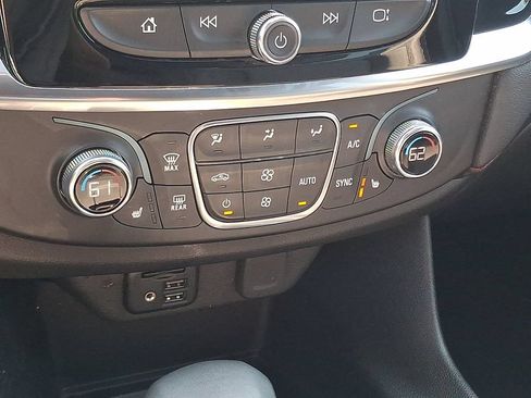 Used 2023 Chevrolet Traverse RS AWD/4WD image 18