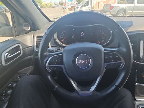 Used 2022 Jeep Grand Cherokee Laredo X image 15