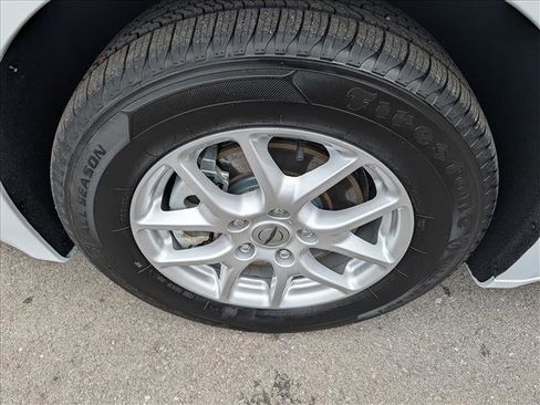 Used 2024 Chrysler Voyager LX image 9