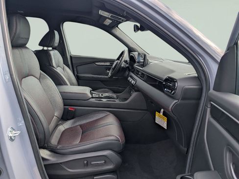Used 2025 Honda Pilot Black Edition image 20