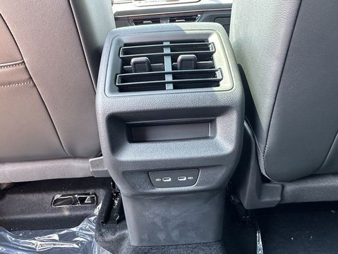 New 2025 Volkswagen Tiguan SE R-Line image 8