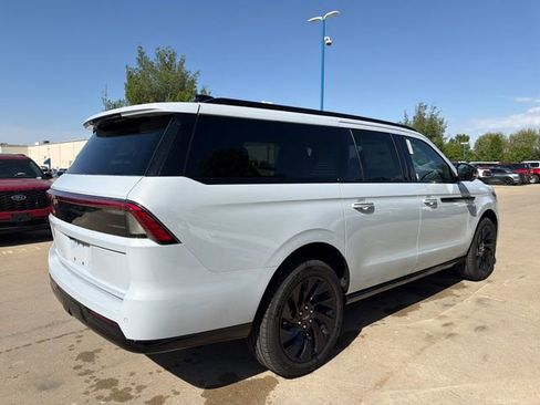 New 2026 Lincoln Navigator L Reserve AWD/4WD image 4
