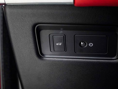 Used 2022 Land Rover Range Rover Sport SVR image 33