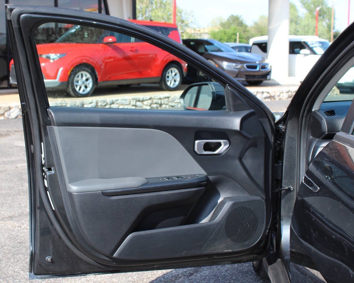 Used 2025 Kia K4 FWD image 17