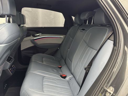 Used 2022 Audi e-tron Prestige w/ Prestige Package image 30