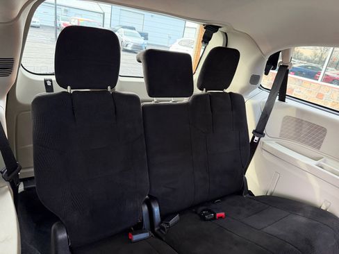 Used 2013 Dodge Grand Caravan SE image 21