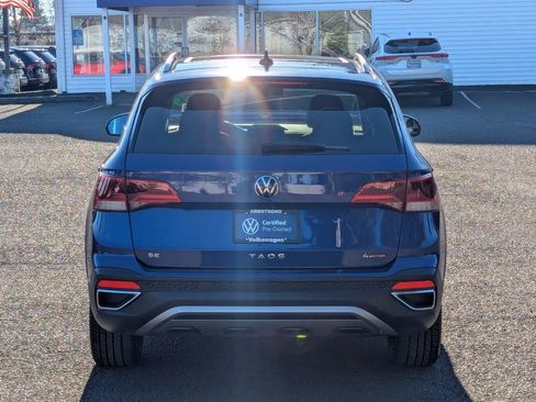 Certified 2022 Volkswagen Taos SE image 4