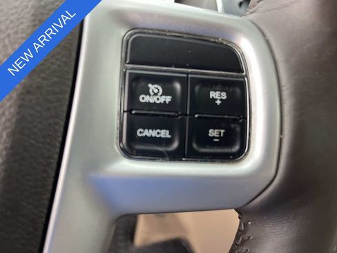 Used 2016 Chrysler Town & Country Touring w/ Driver Convenience Group FWD image 31