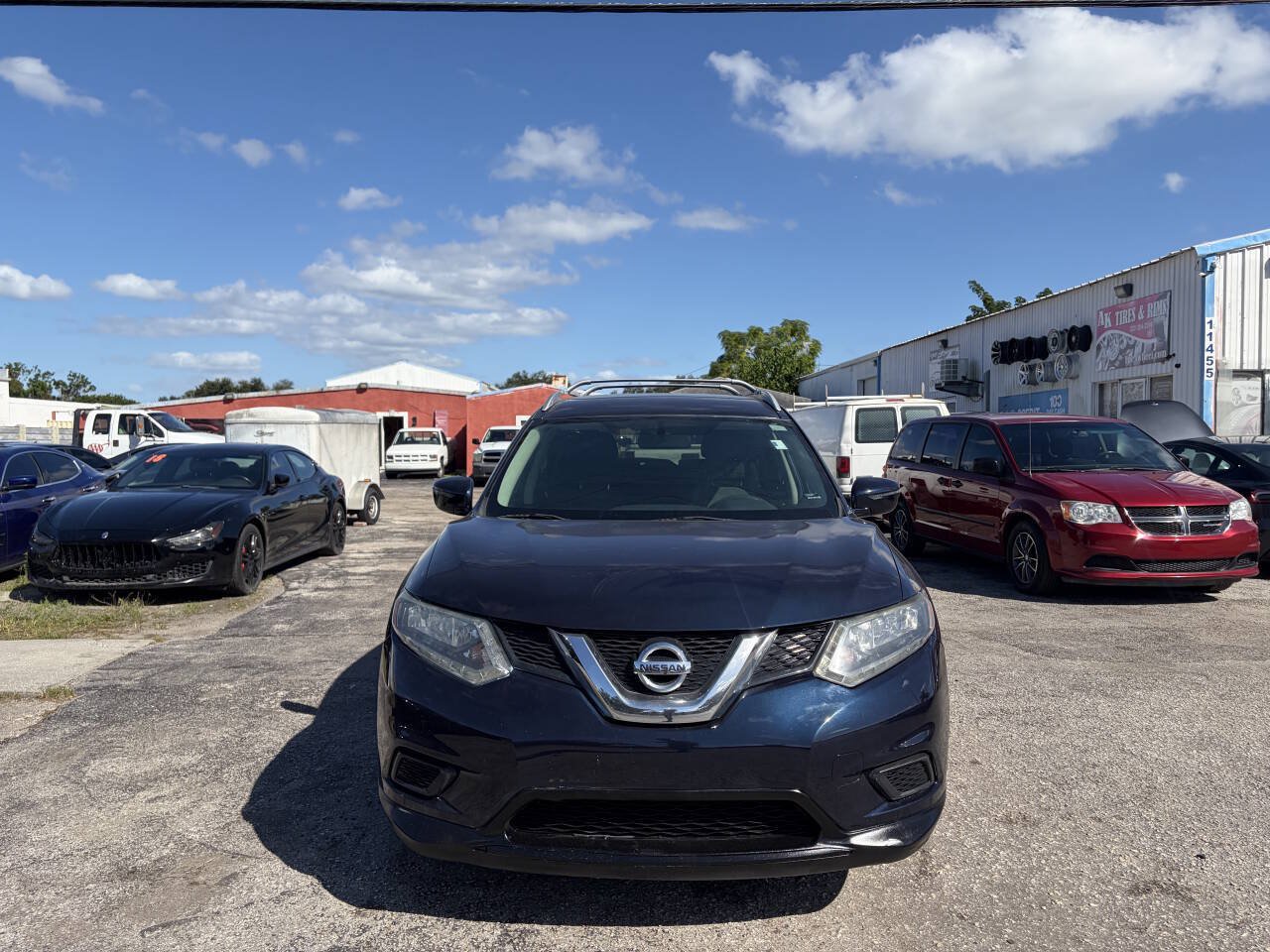 Used 2016 Nissan Rogue SV AWD/4WD image 2