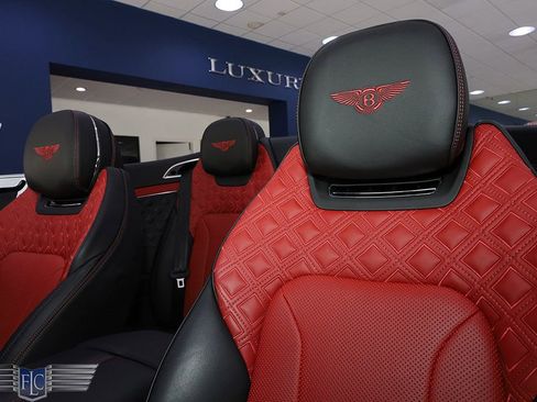 Used 2022 Bentley Continental GT V8 image 17