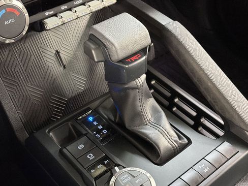 Used 2025 Toyota Tacoma TRD Off-Road image 17