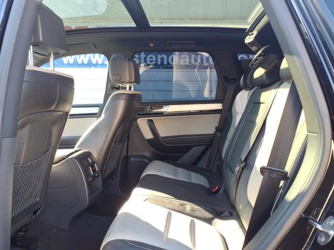 Used 2017 Volkswagen Touareg Wolfsburg Edition image 11