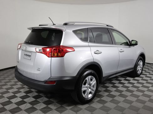 Used 2015 Toyota RAV4 LE AWD/4WD image 2