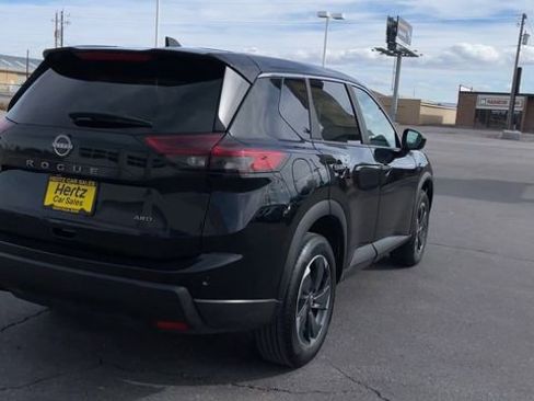 Used 2025 Nissan Rogue SV image 9